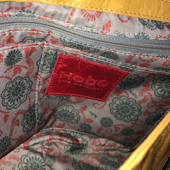 Yellow leather Hobo shoulder bag - Picture 3 of 4